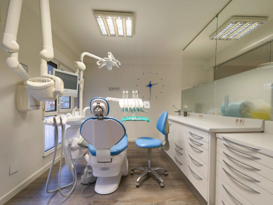 Interior de clínica odontológica