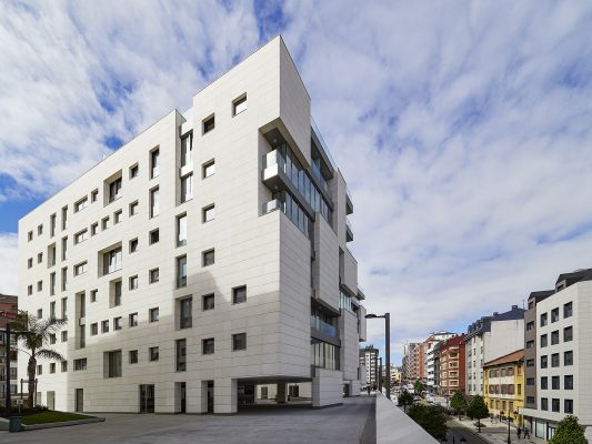Panorámica de apartamentos construidos en Gascona, antigua estación del Vasco, Oviedo, Asturias.