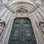 Puertas de Santa Maria de las Flores, Florencia, Italia. Porta di Santa Maria dei Fiori, Firenze, Italia. Saint Mary of the Flowers, Florence, Italy.