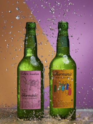 Botellas de sidra natural, efecto lluvia.